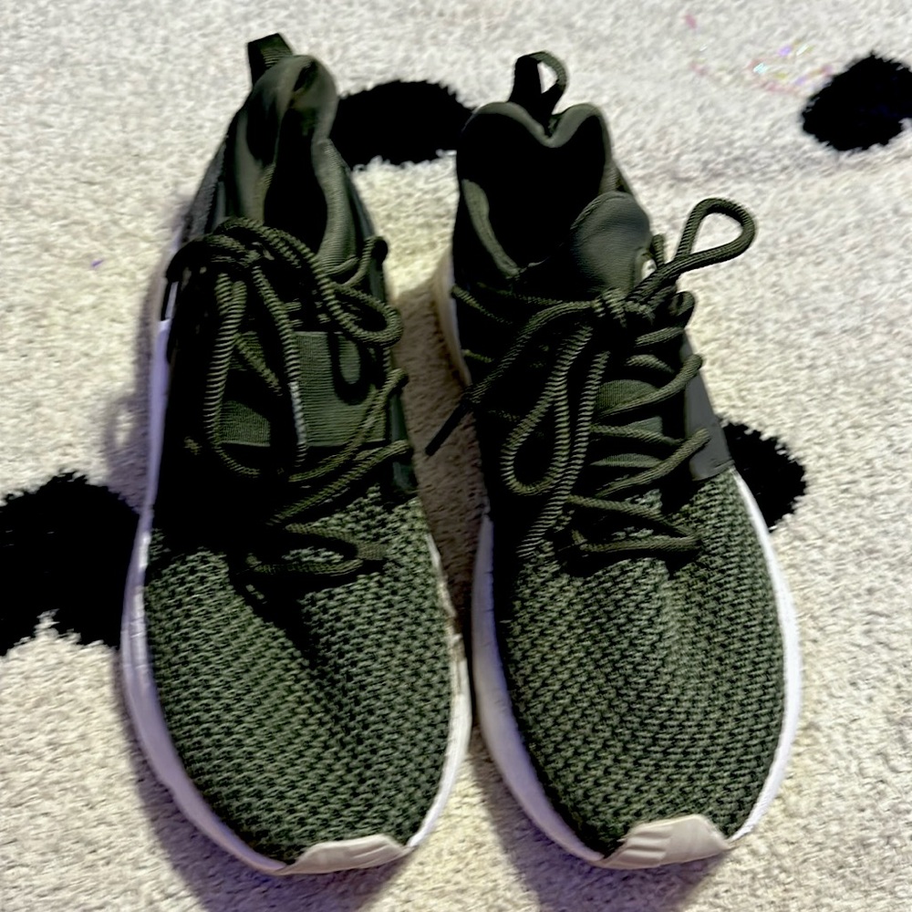 athletic shoes. bottoms are a little wore out on the sides. rarely used.